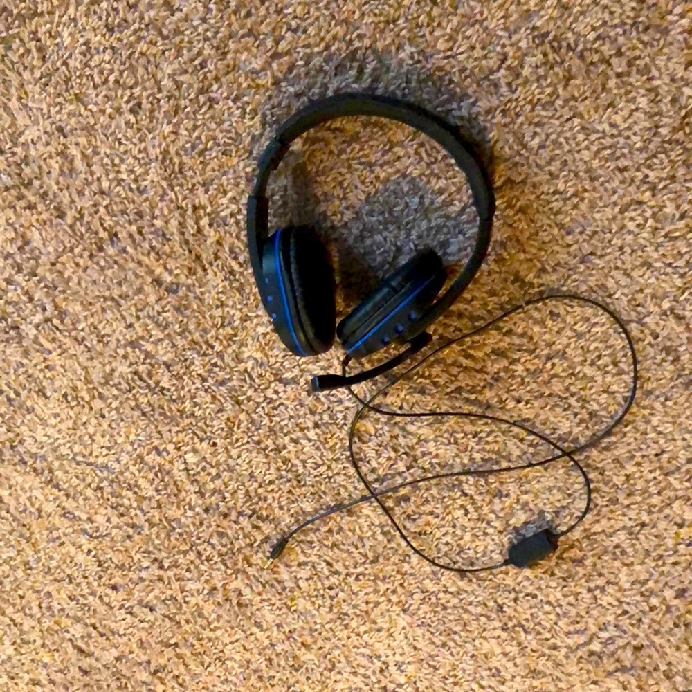 Wired gaming headset, mic works good